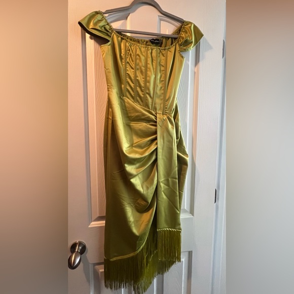 PrettyLittleThing Bardot Mini Dress - Picture 2 of 5